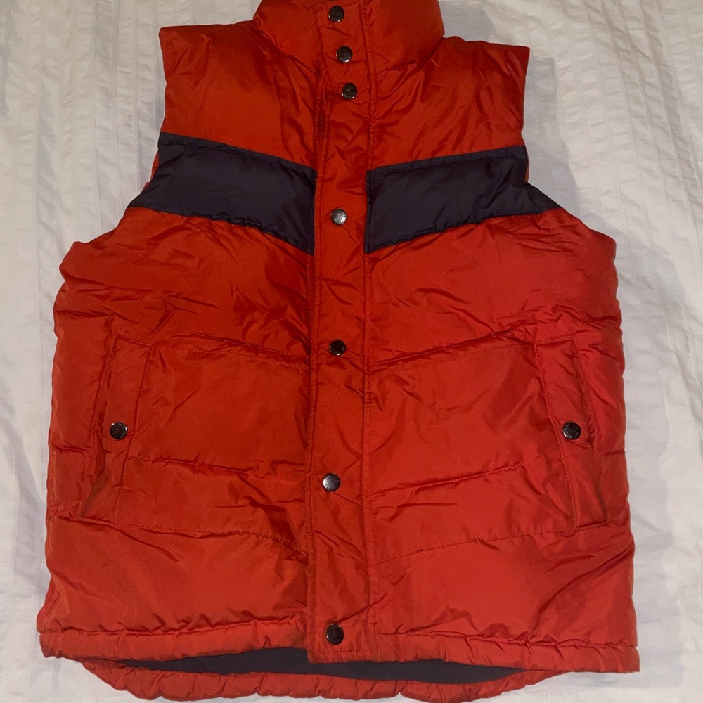 GAP orange puffer FITS ALL TEEN, NEW - metal buttons - closable pockets - fuzzy